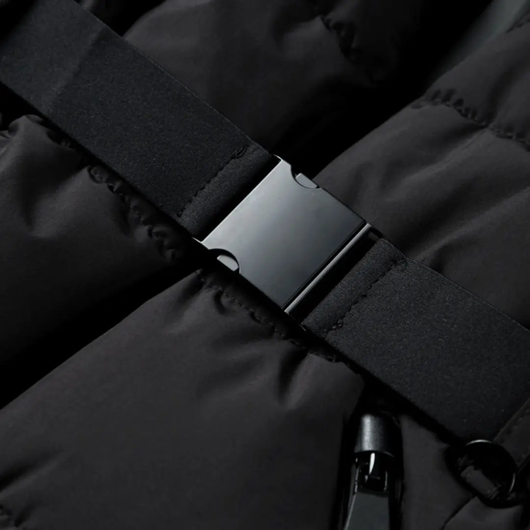 Wasserabweisende schwarze Daunenjacke mit Gürtel für den Winter