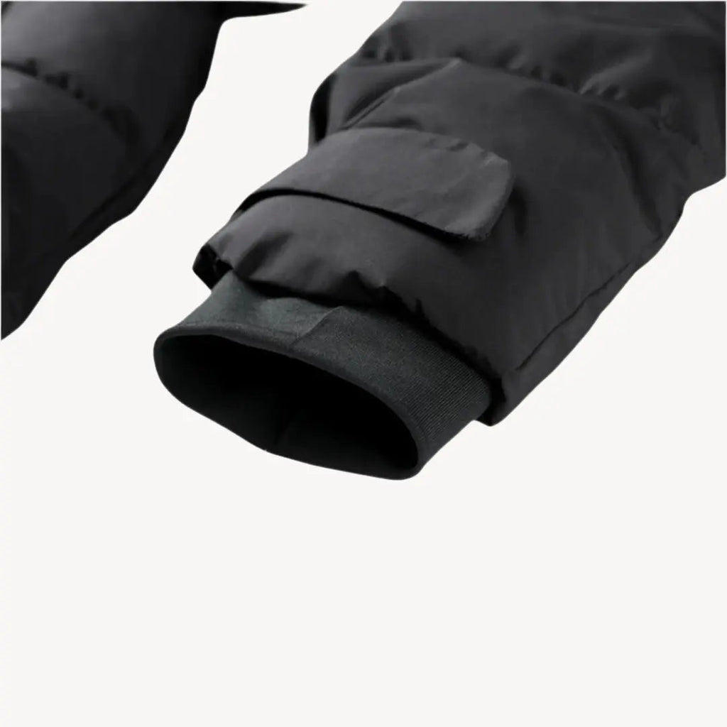 Wasserabweisende schwarze Daunenjacke mit Gürtel für den Winter