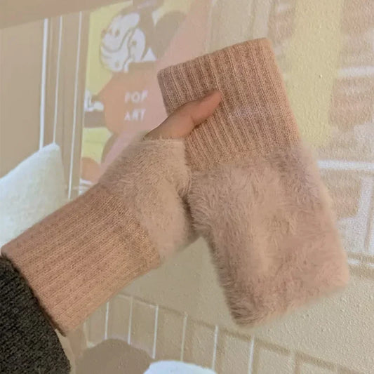 Zavira™ | Luxuriöse Fingerlose Plush-Handschuhe für Damen