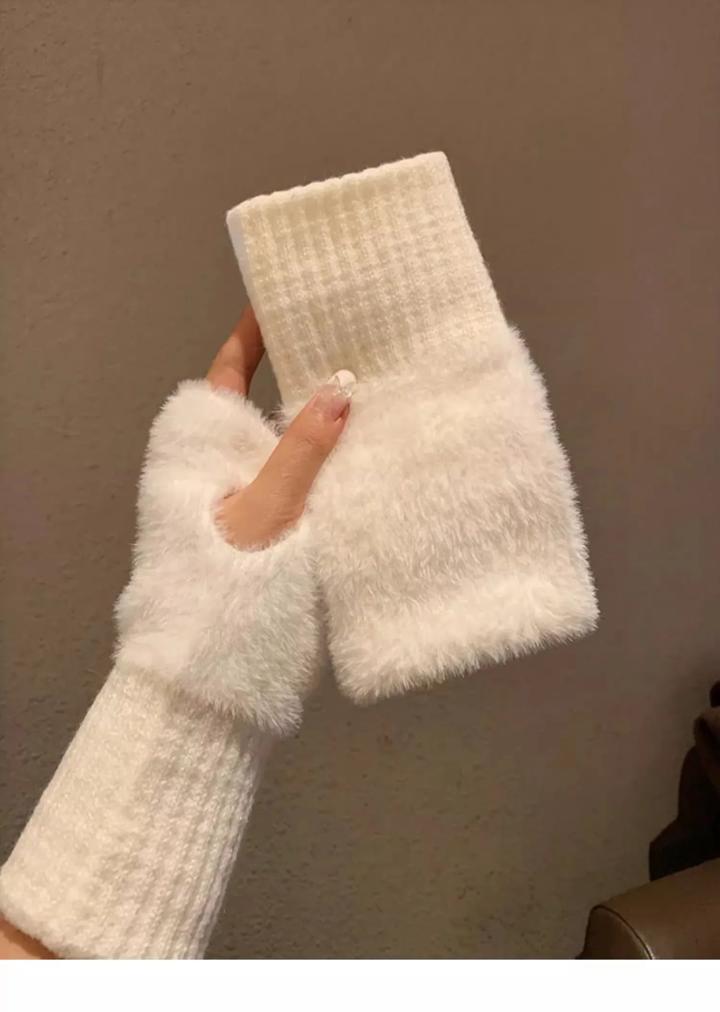 Zavira™ | Luxuriöse Fingerlose Plush-Handschuhe für Damen