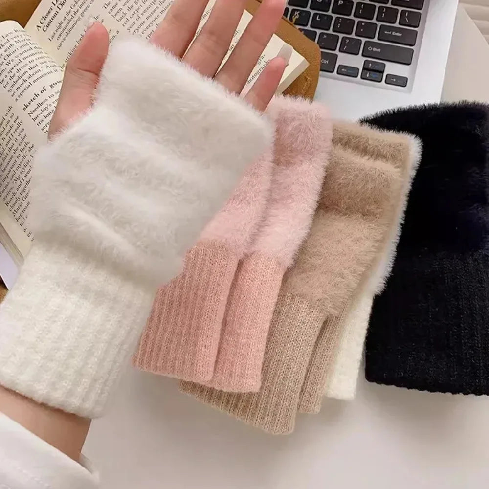 Zavira™ | Luxuriöse Fingerlose Plush-Handschuhe für Damen